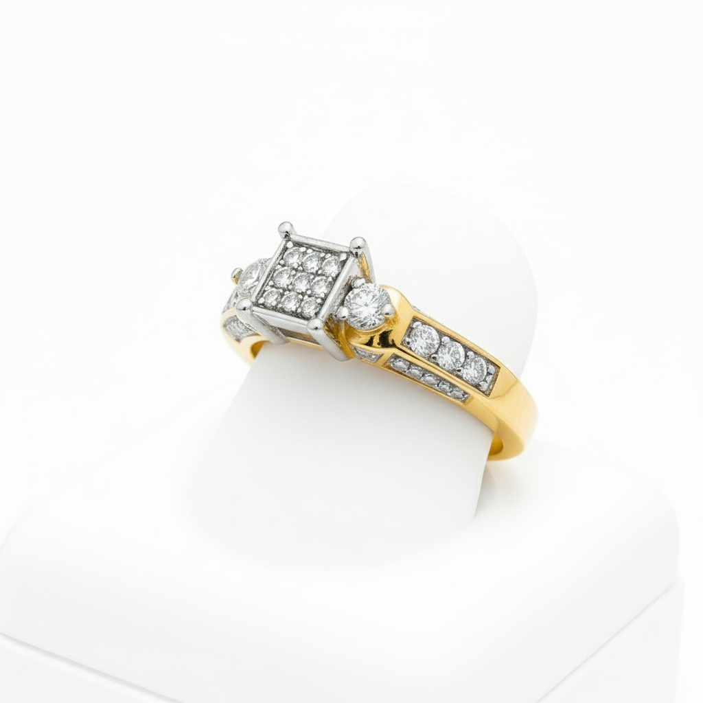 Anillo de compromiso volteado hacia la izquierda