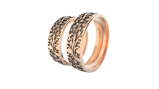 Dúo de Argollas Matrimoniales de Oro con Adorno Floral