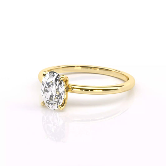 Anillo Solitario De Corte Oval Con Engaste De Cuatro Garras