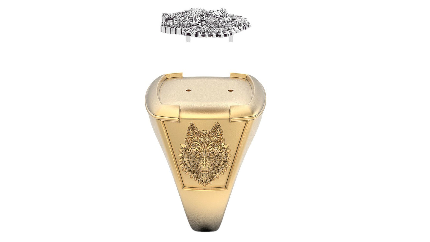 Imponente Anillo de Oro Amarillo con Cabeza de Lobo de Oro Blanco