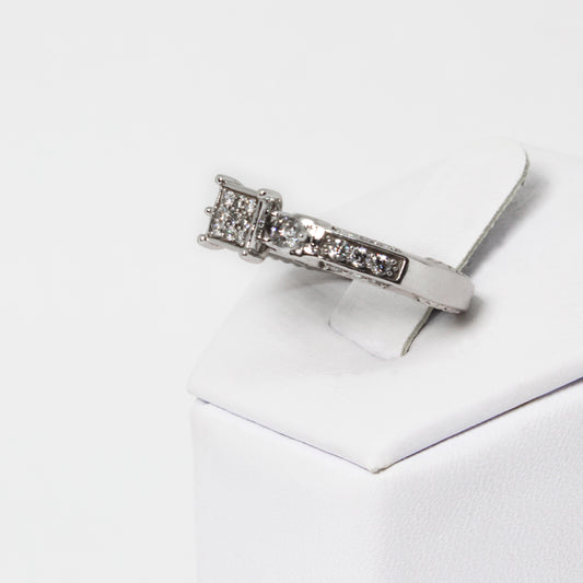 Anillo Solitario GIA Oro Blanco 14k con Laterales de Diamantes
