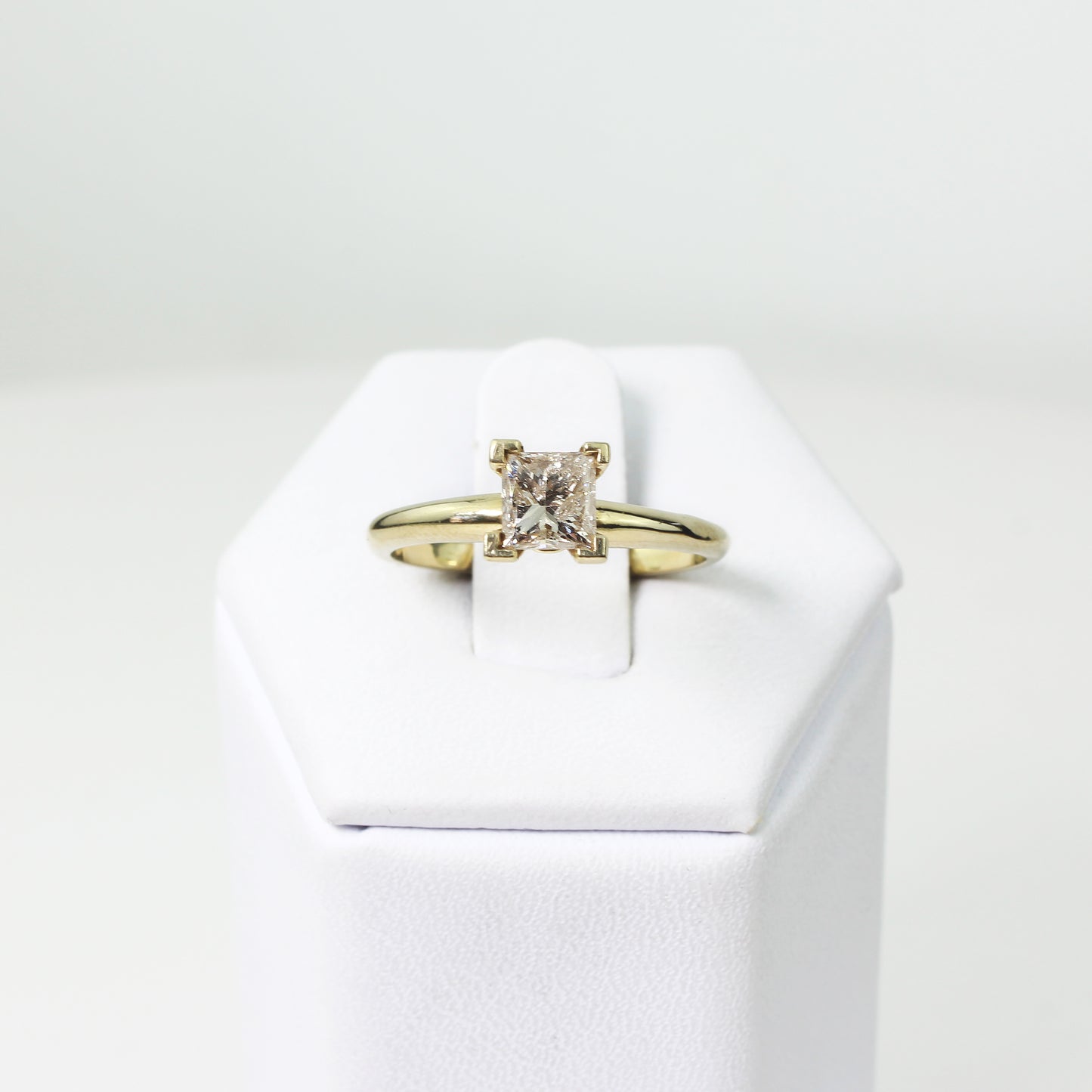 Anillo Solitario en Oro Amarillo 14k Con Diamante GIA Corte Princesa