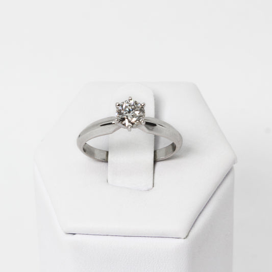 Anillo Solitario en Oro Blanco 14k Con Diamante Natural Montado a 6 Uñas