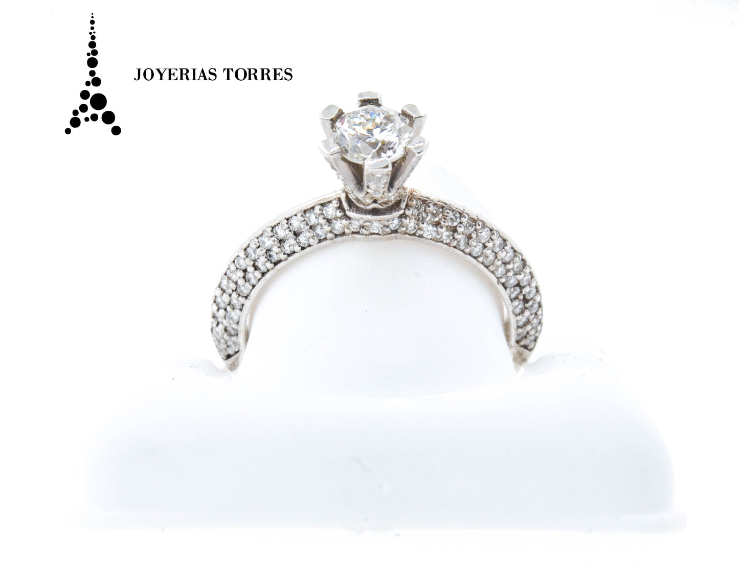 Anillo GIA con diamante en forma brillante