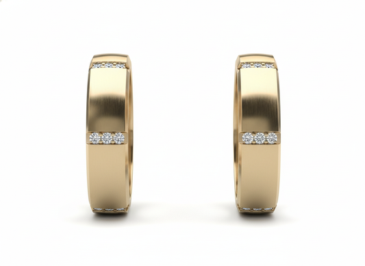 Dúo de Argollas Biseladas de Matrimonio con Diamantes en Canal