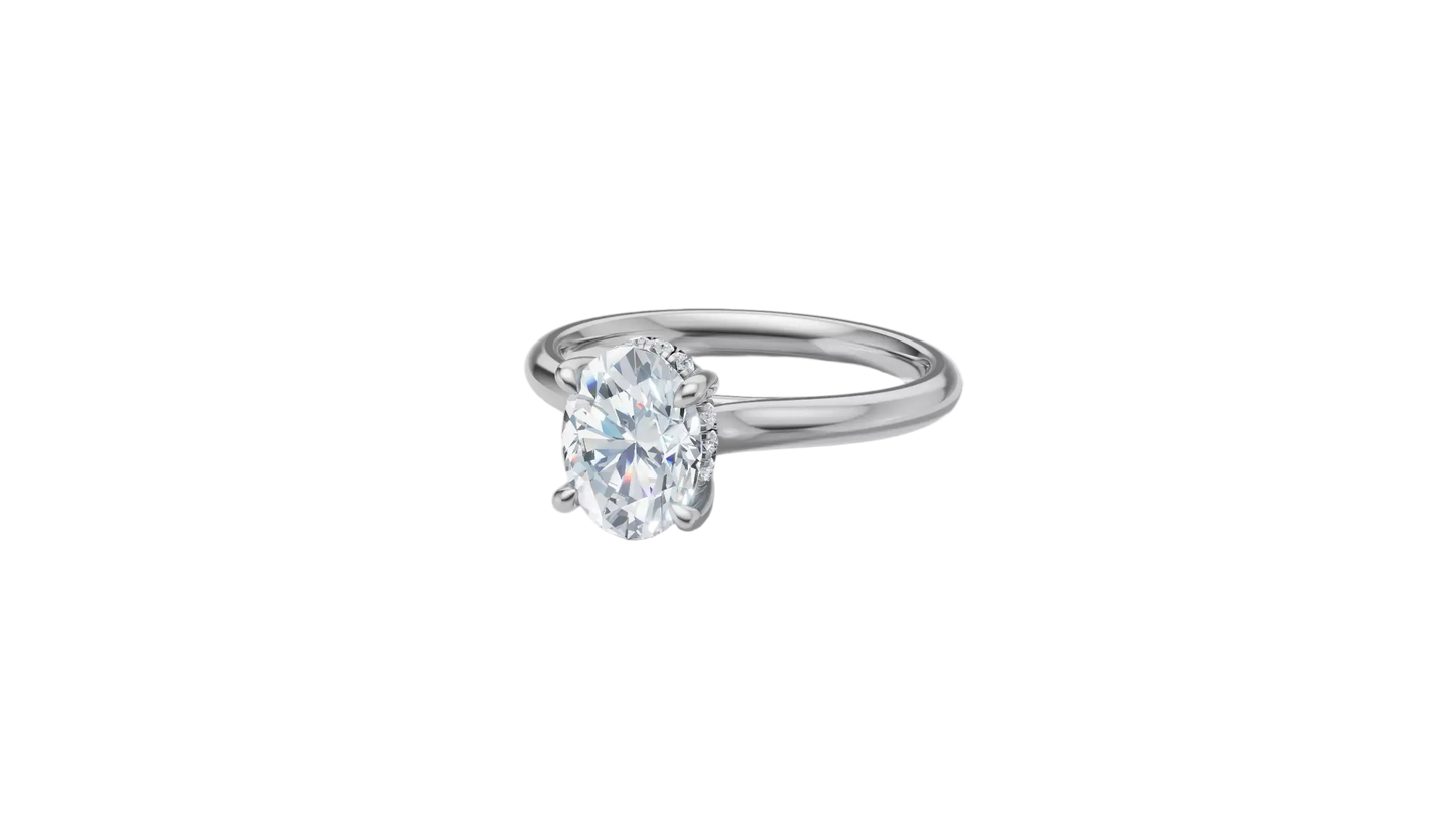 Anillo de Compromiso con Incrustación Oval y Halo Oculto