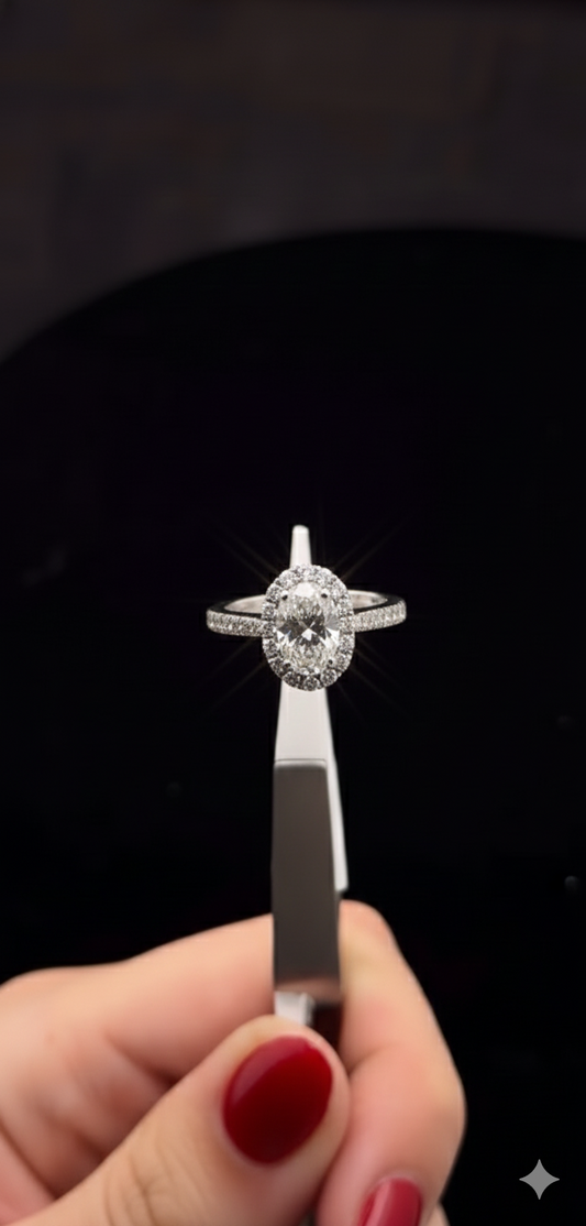 Anillo de Compromiso Oro 14K - Diamante Corte Oval con Halo 0.97 CTW