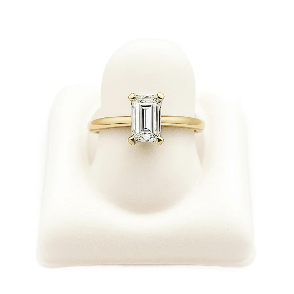 Anillo Solitario GIA con Diamante Corte Esmeralda Oro 14k
