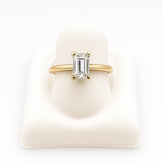 Anillo GIA con diamante Corte Esmeralda