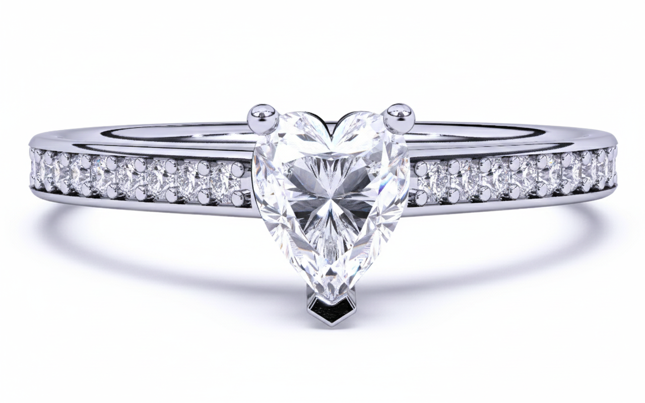 Anillo Compromiso Corazón con Diamantes Laterales