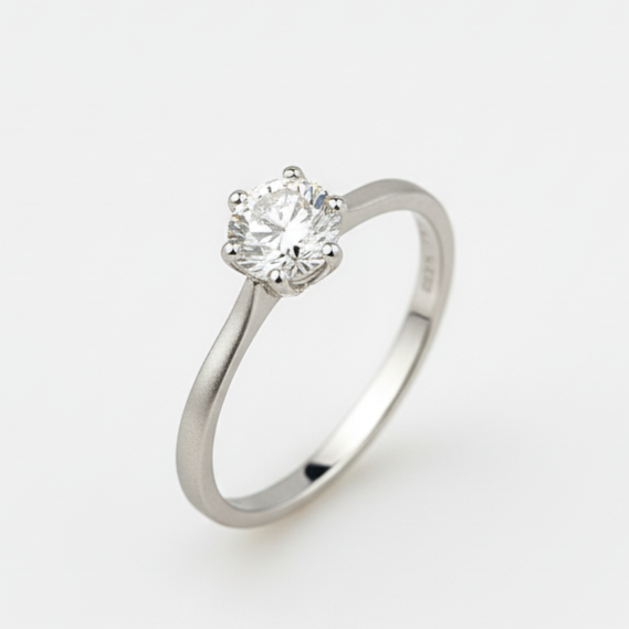 Anillo de compromiso inclinado