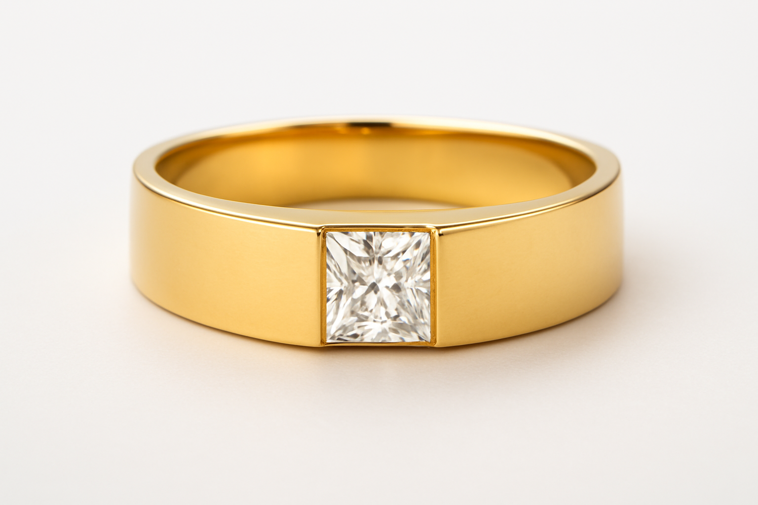 Anillo de oro amarillo con diamante mejorado