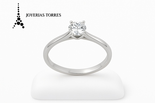 Anillo mejorado con fondo claro - Joyerías Torres