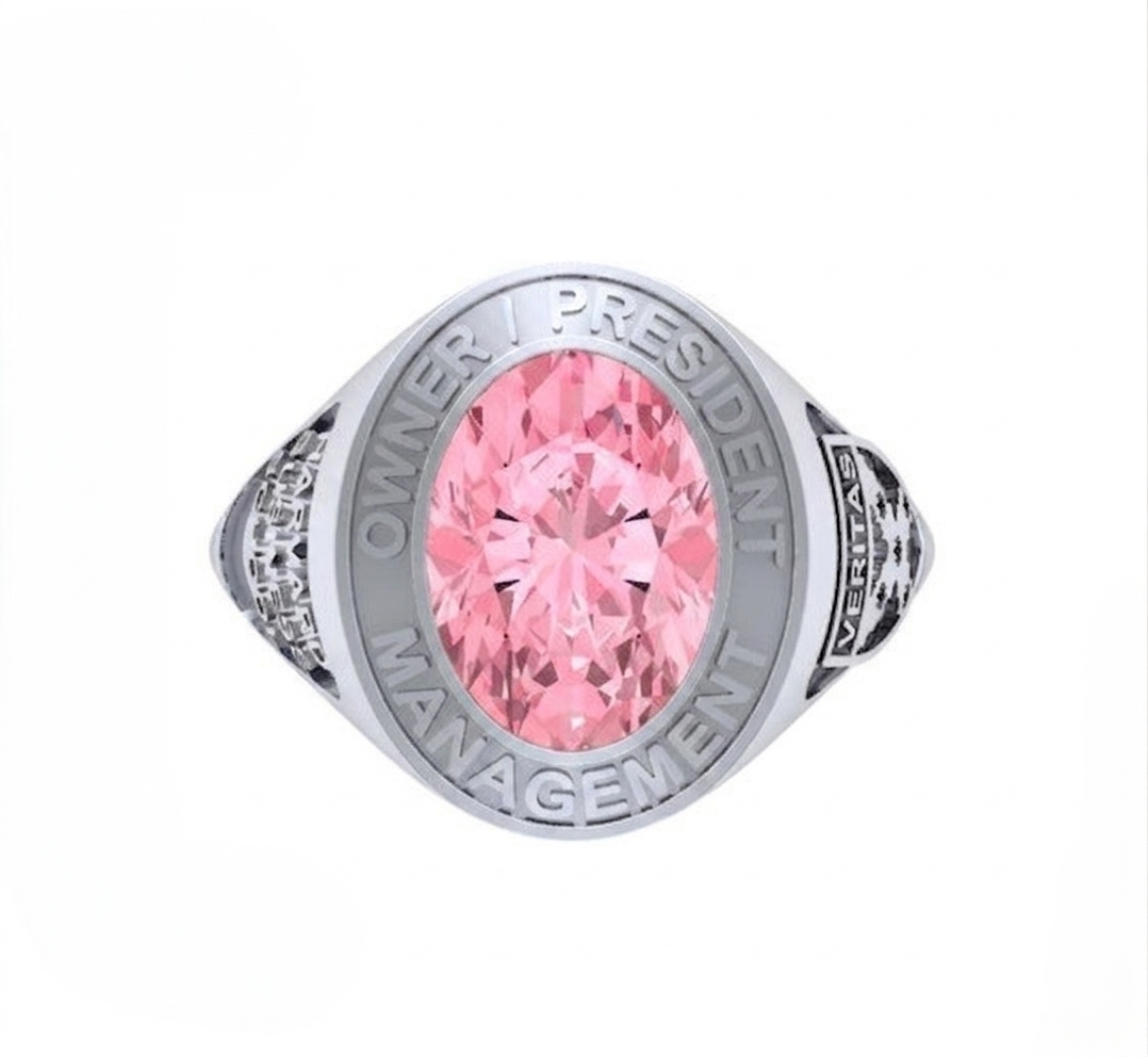Anillo de Graduación con Incrustación Oval y Grabados Laterales