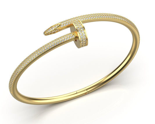 Modesto Brazalete Juste un Clou de Oro Acompañado de Incrustaciones