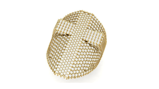 Anillo de Oro Amarillo con Cruz Recubierta de Incrustaciones