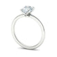 Anillo de Compromiso Elegante con Incrustación de Corte Oval