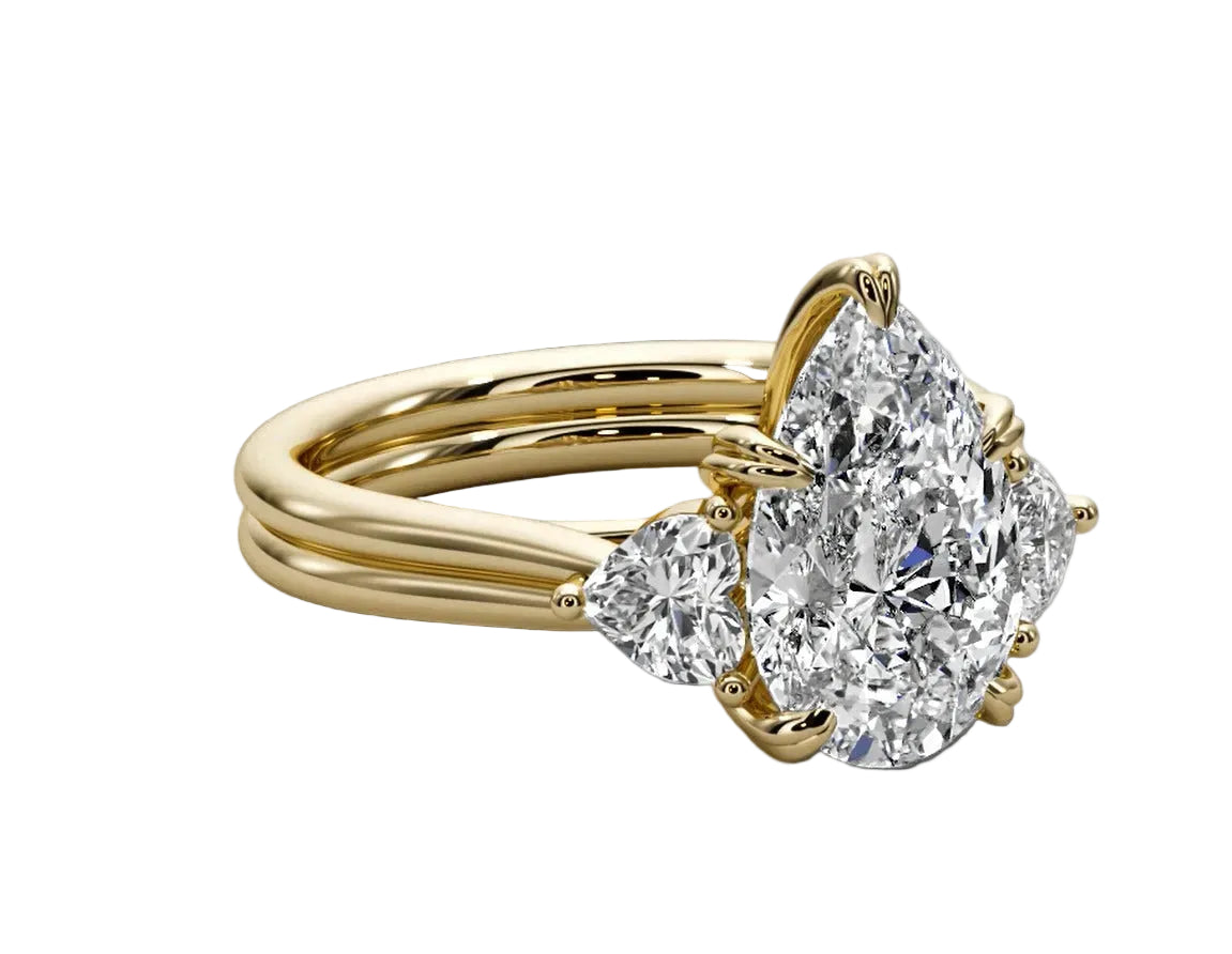 Anillo Gota Royal con Piedra Central Corte Pera