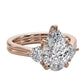 Anillo Gota Royal con Piedra Central Corte Pera