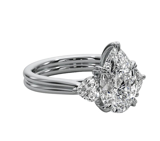 Anillo Gota Royal con Piedra Central Corte Pera