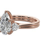 Anillo Gota Royal con Piedra Central Corte Pera