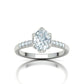 Anillo de Compromiso de Oro Pave con Diamantes a los costados y  Central Oval