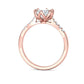 Anillo de Compromiso de Oro Pave con Diamantes a los costados y  Central Oval
