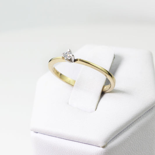 Anillo Solitario en Oro Amarillo 14k con Diamante Natural
