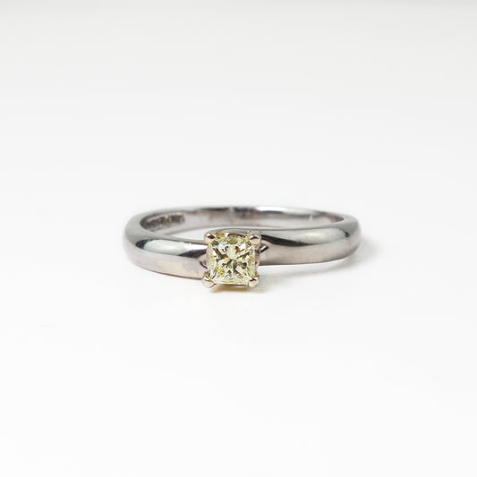 Anillo de Compromiso en Oro Blanco 14k con Diamante Central a 4 Uñas