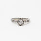 Anillo de Compromiso en Oro Blanco 14k con Diamantes Laterales y Halo