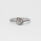 Anillo de Compromiso con Diamante Central y Diamante Laterales