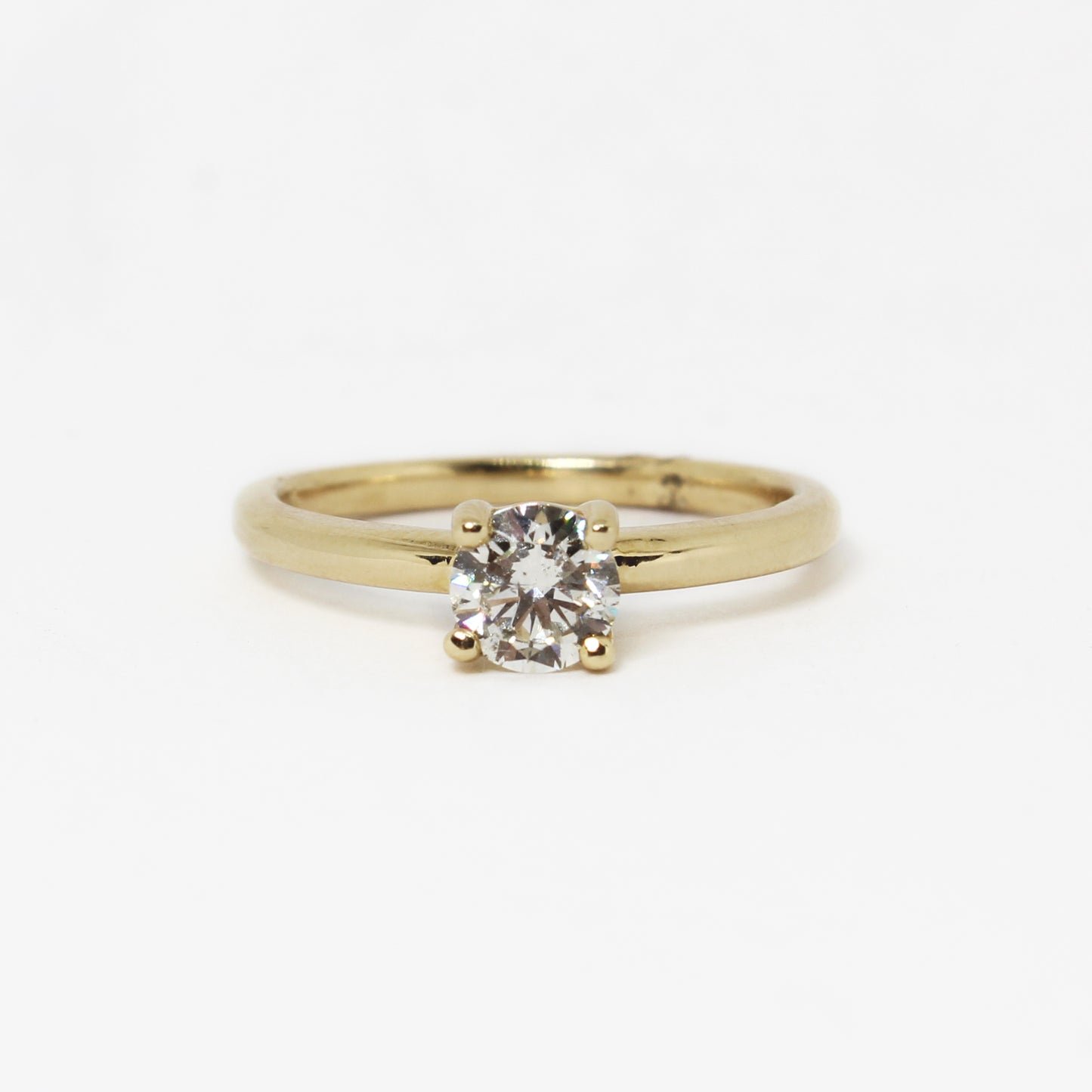 Anillo Solitario en Oro Amarillo 14k con Diamante Montado a 4 Uñas