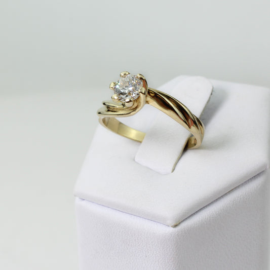 Anillo Solitario de Diamante Natural Montado en Anillo de Oro Amarillo 14k