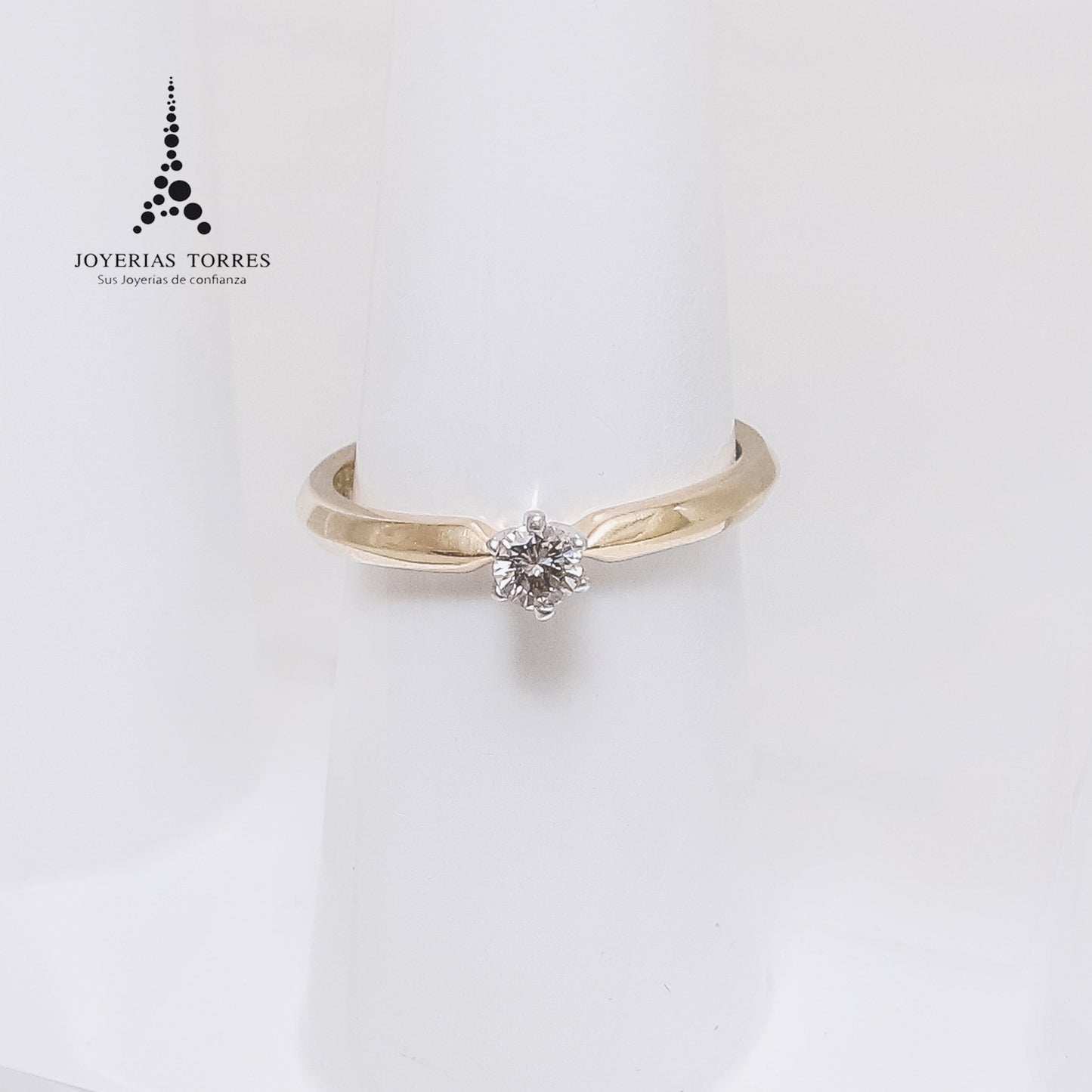 Anillo Solitario de Diseño con Diamante de Excelente Calidad 0.14Ct