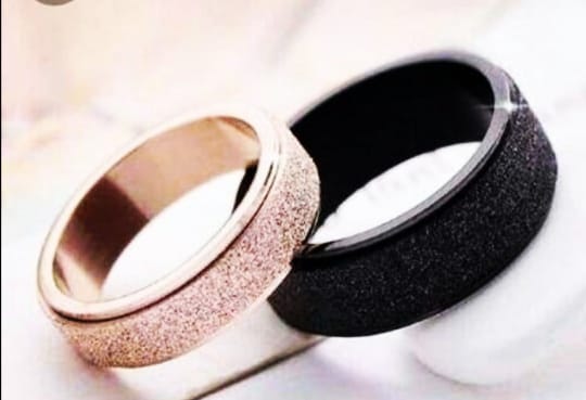 Anillos de oro 2024 negro de matrimonio