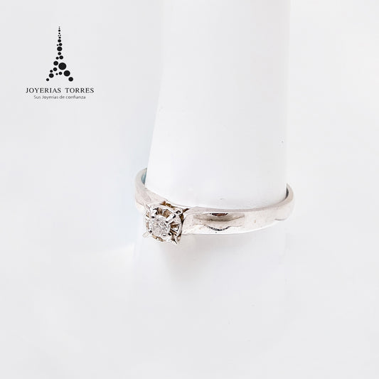 Anillo Solitario de Diseño con Diamante de Excelente Calidad 0.07Ct