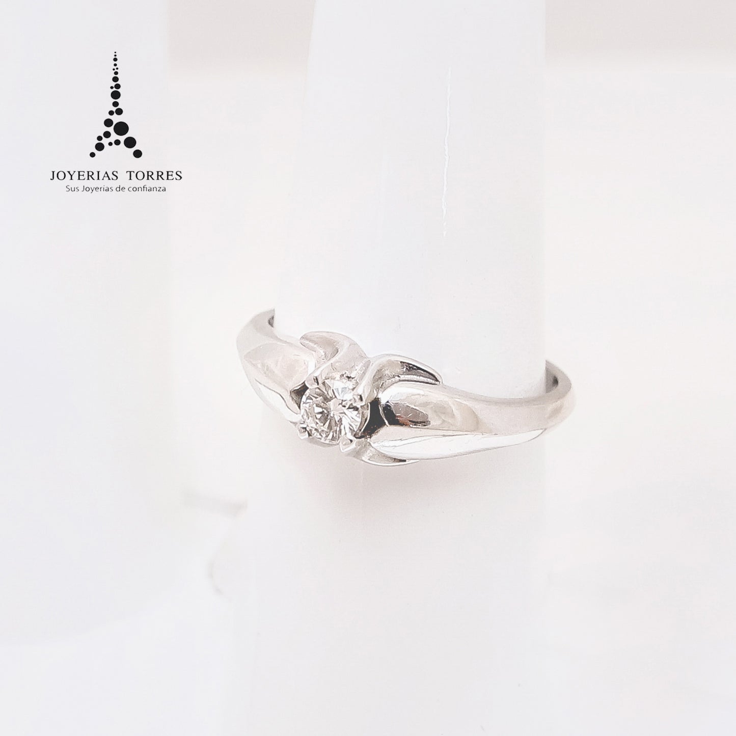 Hermoso Anillo Solitario en Oro de 14k con Diamante Natural